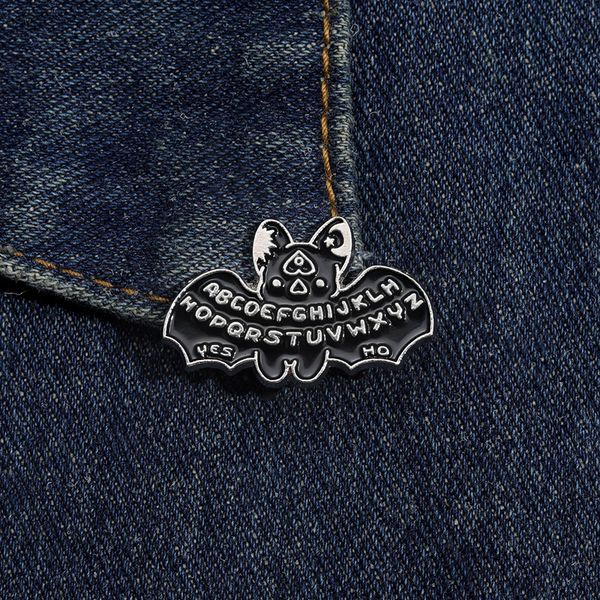 

Halloween Black Bat Pins Brooches Jewelry Dark Series English Letters Button Badge European Animal Pin Alloy Enamel Brooch