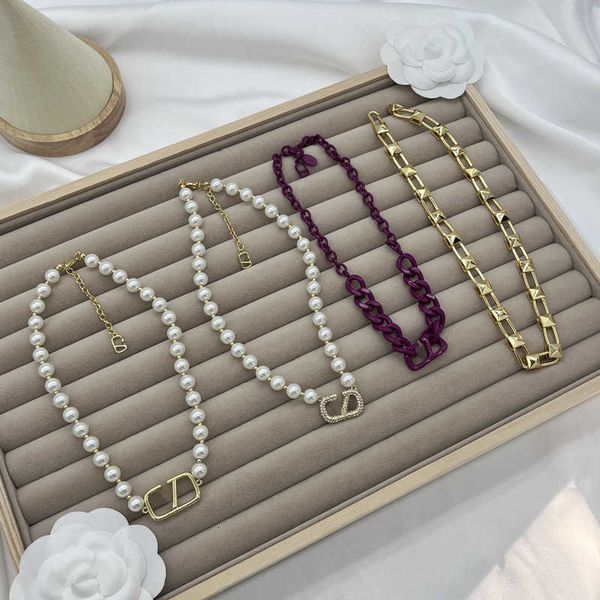 

Designer Necklace letter V Luxury top jewelry Valentinolies woman Letter Pearl Women's High Quality Diamond Full Sky Star design