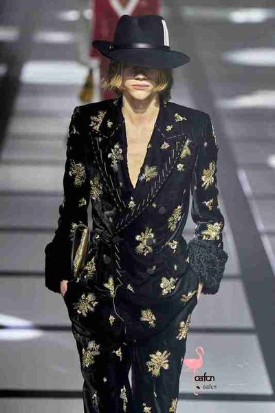 

Suits Men' Blazers Designer Fashion Blazer Jacket Stylist Heavy Embroidery Beaded Long Sleeve Casual Party Wedding Hoodie H86K
