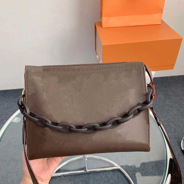 

2023 designers wash bag men womens cosmetic shoulder bags totes women fashion handbags purses wide strap with box case