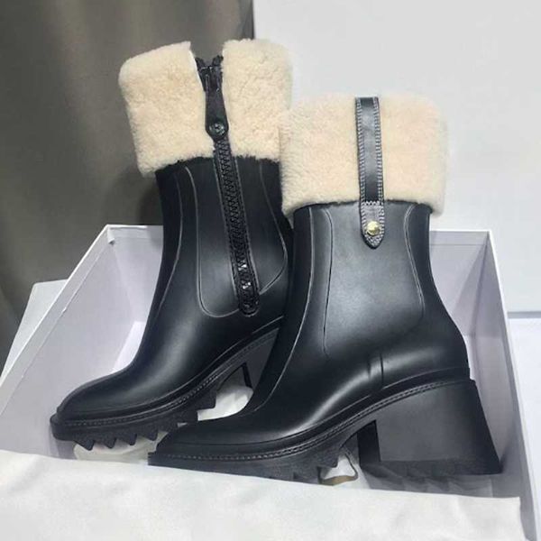 

2022 betty rain boot in pvc women designer rain boots with zipper mohair sock high boot fashion outdoor casual shoes platform rubber rainboo, Black