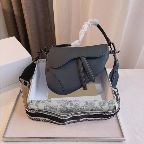 

2024 luxurys designers fashion bags handbag women leather shoulder bag large capacity chain messenger pillow handbags high grade versatile t