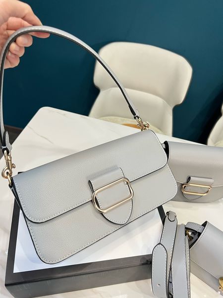

2022 r grey classic one shoulder bag shines on the stage