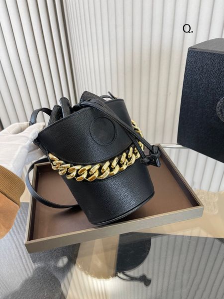 

2022 classic portable bucket bag color is really fashionable