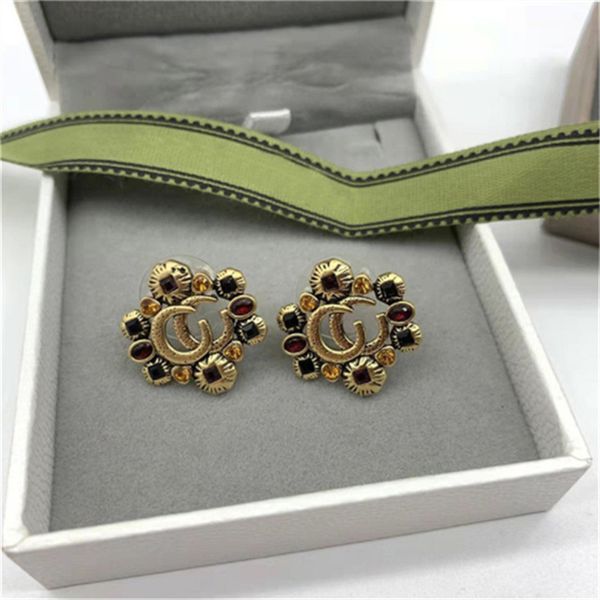 

2022 european and american pins color diamond hollow brass fashion diamond letter brooch temperament trend coat suit accessories female, Gray