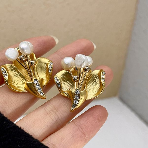 

european and n huggie retro exaggerated natural fresh water pearl earrings hand-woven high-grade sense of medieval temperament flower core e, Golden;silver