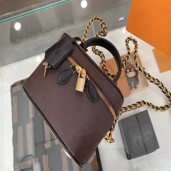 

2021 fashion cosmetic bags womens clothing organizer famous brand travel bag purse handbag tote cross body package284j