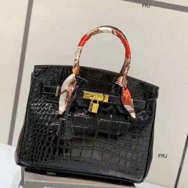 

designer birkins handbags hcrocodile pattern platinum bag leather womens 2023 new fashion contrast color versatile atmosphere portable frj
