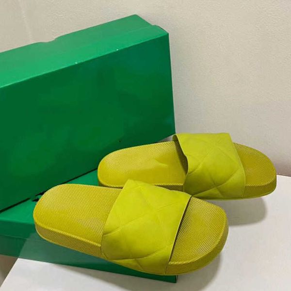 

slippers diamond pattern bread slippers thick soled raised women wear lovers' beach shoes, Black