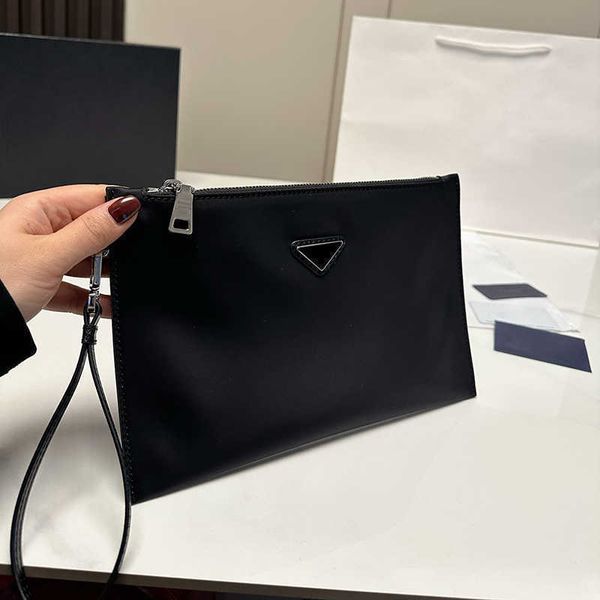 

new clutch bags pbag triangle designer bag envelope pouch luxurys bag toiletry pouches cardholder men women designers purse wallet clutches