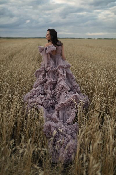 

2023 evening dresses ruffles dusty pink tulle kimono women robe for pshoot puffy v neck off shoulder prom gowns african maternity dress pgra, Black;red