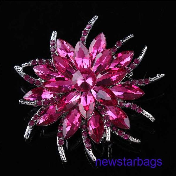 

factory outlet wholesale brooches korean crystal flower brooch diamond inlaid glass alloy brooch dress, Gray