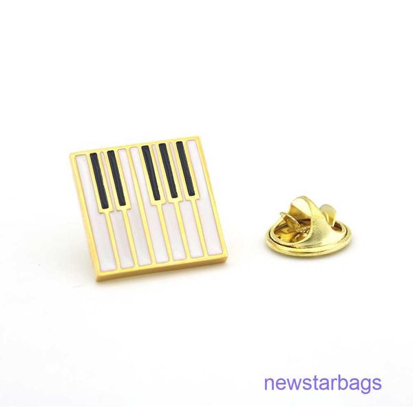 

factory outlet wholesale brooches 1 initial mixed payment batch gold bitcoin fashion piano brooch for men, Gray