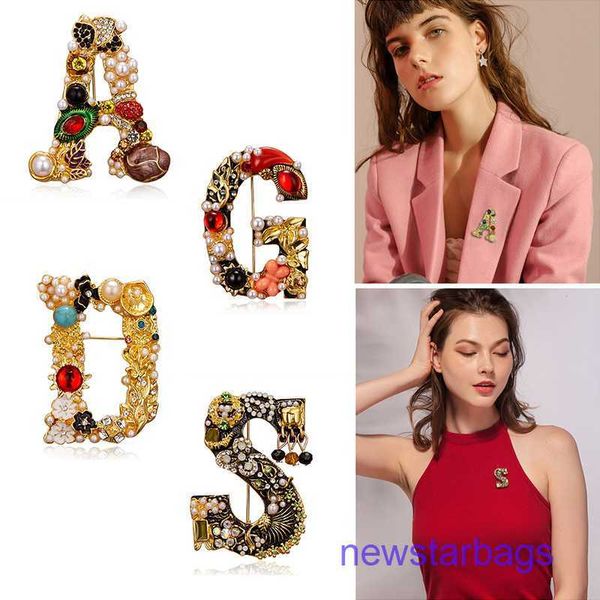 

factory outlet wholesale brooches better selling fashion rhinestone pearl letter brooch high-grade simple coat clothing accessories pin, Gray