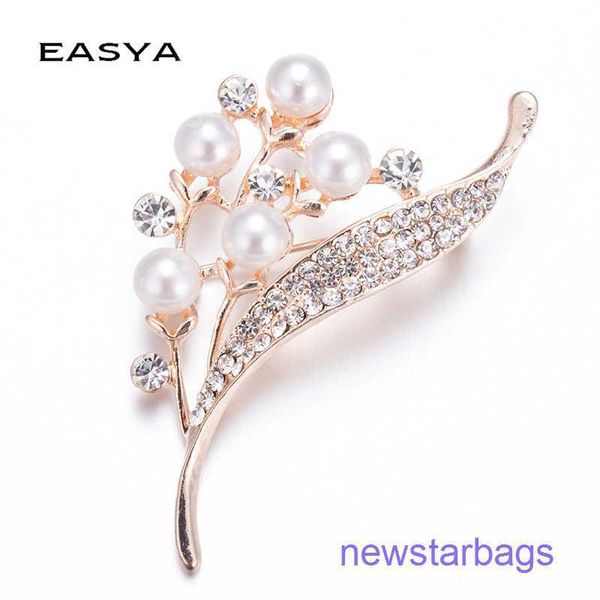 

factory outlet wholesale brooches isiya flower pearl brooch women's fashion scarf buckle exquisite clothing accessories, Gray