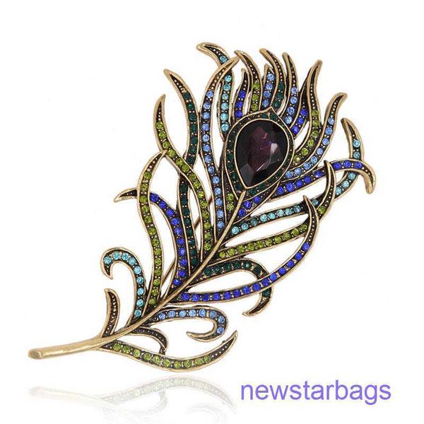 

factory outlet wholesale brooches creative and romantic peacock feather brooch female animal fashion corsage inlaid diamond metal trendy jew, Gray