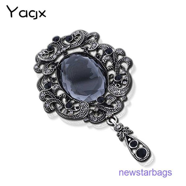 

factory outlet wholesale brooches crystal creative beauty head feminine pin dress accessories, Gray
