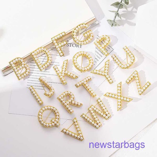 

factory outlet wholesale brooches small fragrant brooch with pearl fashion c pin, Gray