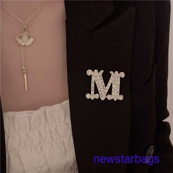 

factory outlet wholesale brooches high sense letter  small design simple and versatile commuter coat accessories pin, Gray