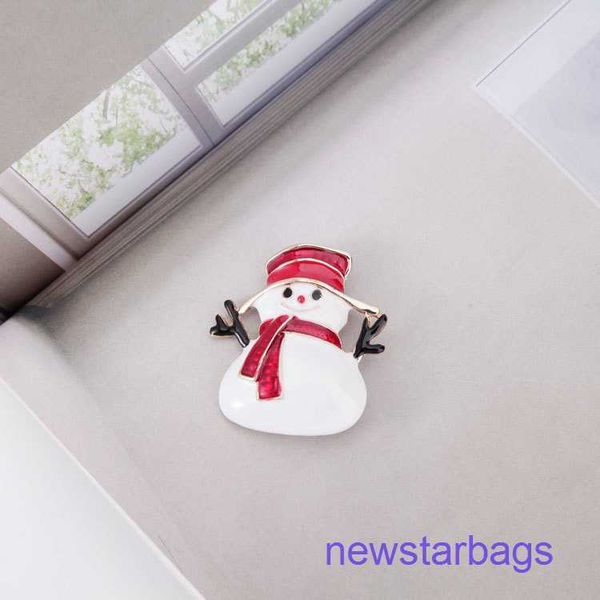 

factory outlet wholesale brooches jewelry christmas snowman alloy oil dripping gift clothing jewelry, Gray