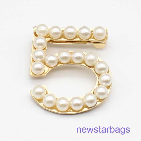 

factory outlet wholesale brooches better selling jewelry number 5 small fragrant brooch gold pearl girls clothing accessories pin, Gray