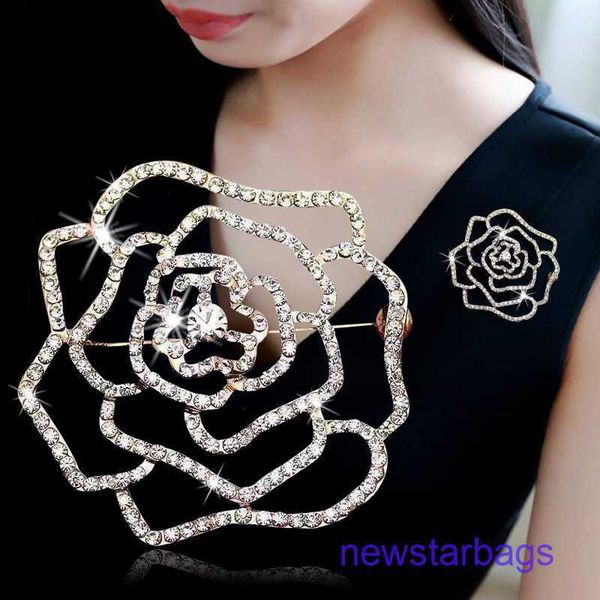 

factory outlet wholesale brooches fashionable new high-end clothing accessories full of diamond camellia hollow out super flash rose brooche, Gray