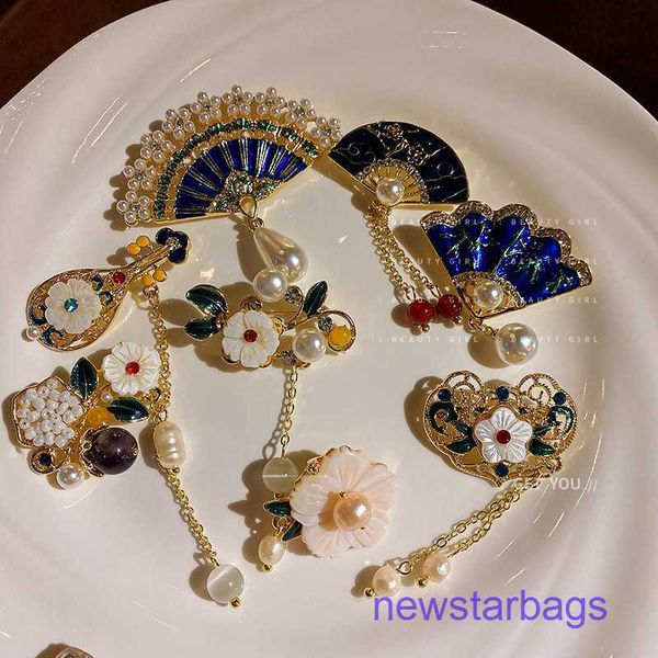 

factory outlet wholesale brooches classical pearl inlaid diamond flower pipa brooch national style fashion design sense, Gray