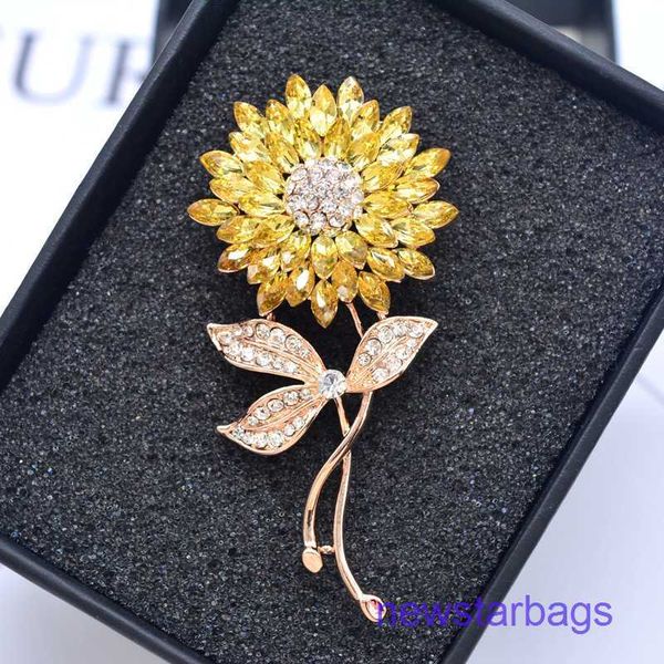 

factory outlet wholesale brooches sunflower brooch with diamond, Gray