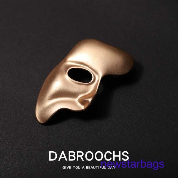 

factory outlet wholesale brooches opera phantom mask brooch art matte gold face mask pin senior sense suit accessories, Gray