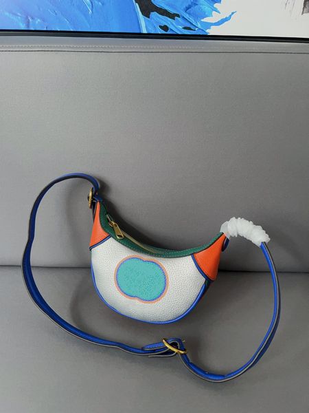 

2023women's shoulder bag designer design laser fabric crescent bag size 18cm