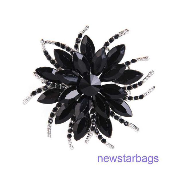 

factory outlet wholesale brooches large necktie pin crystal brooch large fashion korean female headdress jewelry gift, Gray