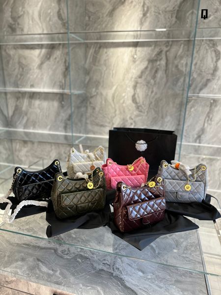 

crossbody bags fashion designers shoulder bag luxury handbag brand designer bag patent leather material clamshell purse 2023 new winter chai