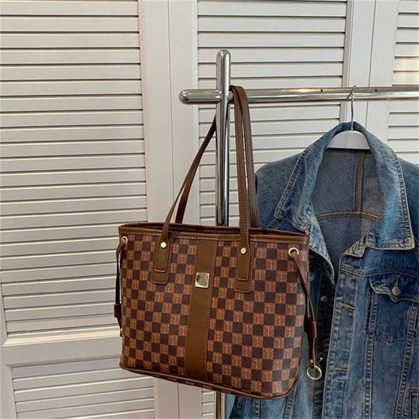

shopping autumn and winter 2023 new large capacity fashion printed one shoulder commuter handheld tote bag 55% off clearance sale