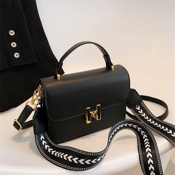

fashion female 2023 new buckle tofu small square bag high sense one shoulder messenger bag korean version 55% off clearance sale, Black;red