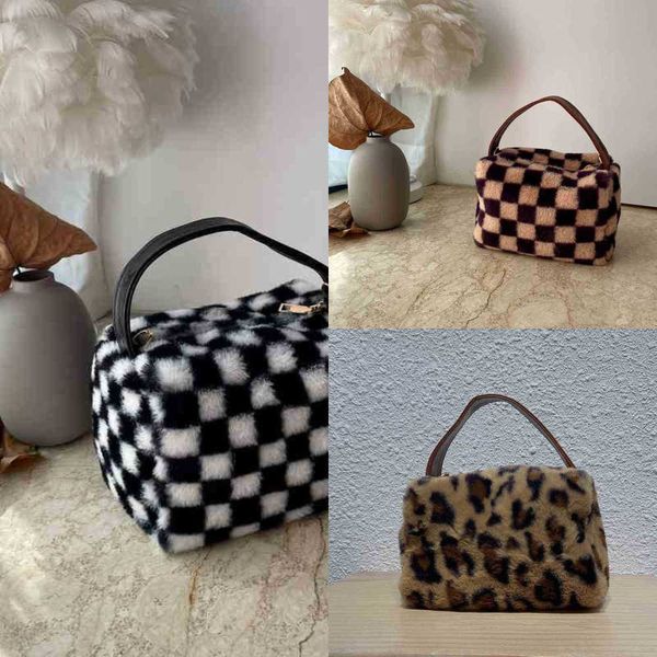 

hbp evening bags plush bag autumn and winter chessboard lattice portable messenger large capacity bag simple pillow five colors 220826