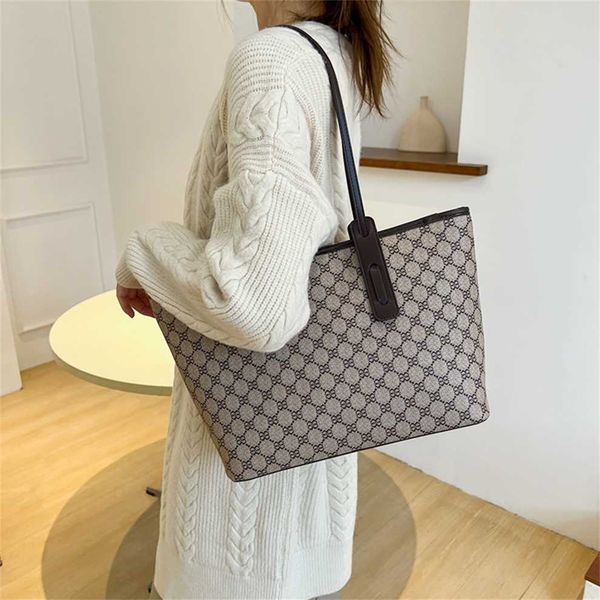 

butterfly tote women's large capacity one shoulder big bag fashion flower versatile color contrast handheld 2023 autumn winter new 50%