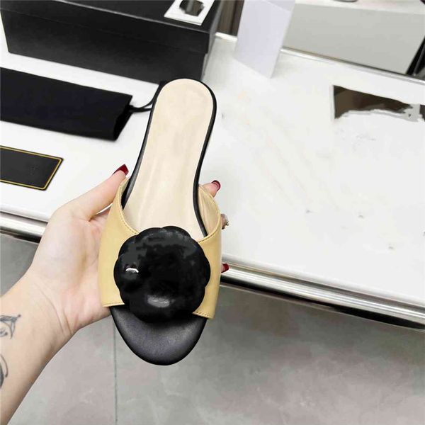 

fashion slippers 2023 channel luxury design summer men flat bottom women slope heel letter leather casual sandals 04-03, Black