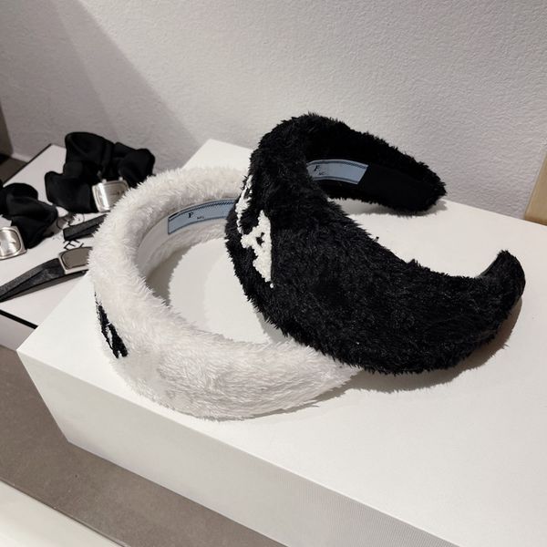 

designer ins fashion p-letter warm wool headbands women hair sticks girl headbandwomen accessories for head bands black white 2 colors jewel, Silver