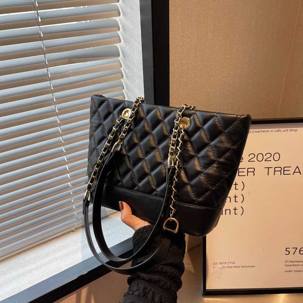 

the store is 95% off clearance wholesale and retail large capacity bag women's autumn winter new advanced feeling small chain shoulder