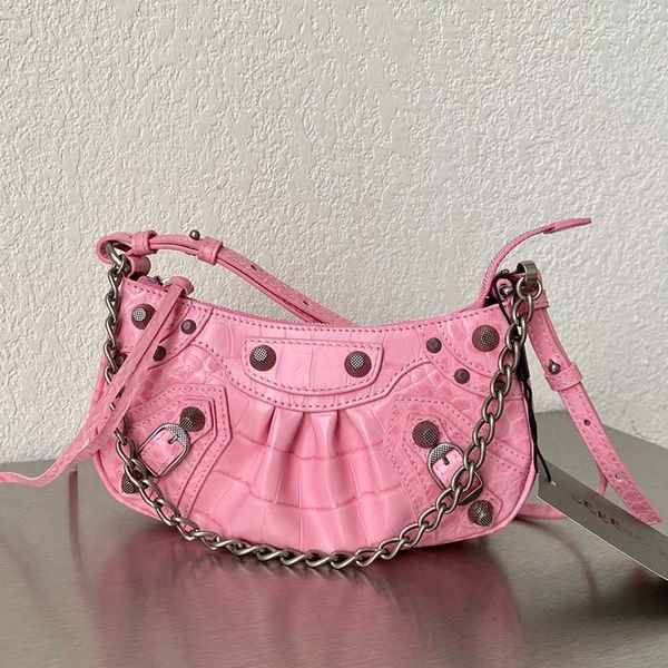 

luxurys women chain crossbody bags classic diagonal package designers shoulder bags pruse fashionable and versatile cool girl exclusive moto