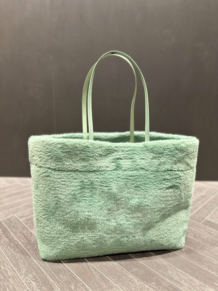 

winter plush large capacity tote bag luxury brand name women's bag fluffy handbag shopping bag 4 colors beautiful channel 39cm