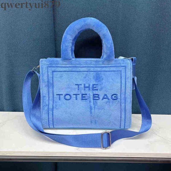 

cross body 2023 new autumn winter plush tote bag designer women handbags luxury faux fur shoulder crossbody bags fashion small shopper purse