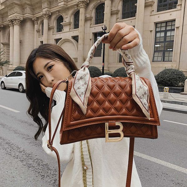 

factory clearance direct sales 2023 new hourglass bag women's leisure hand-held single shoulder messenger rhombic checkered small squar