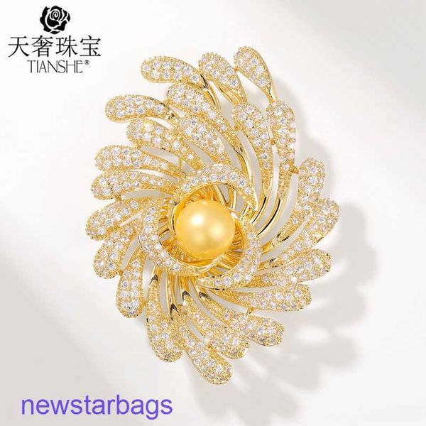 

manufacturer gift wholesale luxury jewelry high-end brand fashion heavy industrial clothing peacock feather natural freshwater pearl brooch, Gray