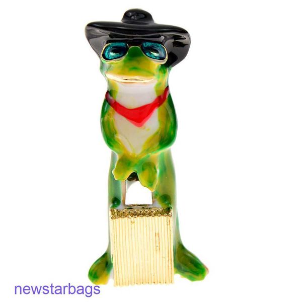 

manufacturer gift wholesale new personalized cartoon brooch fashion painting oil frog lady, Gray