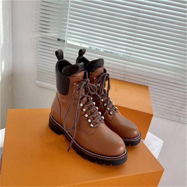 

2023 designer paris 23fw territory flat ranger boots calf leather and shearling treaded rubber outsole chunky winter martin boot sneakers si, Black