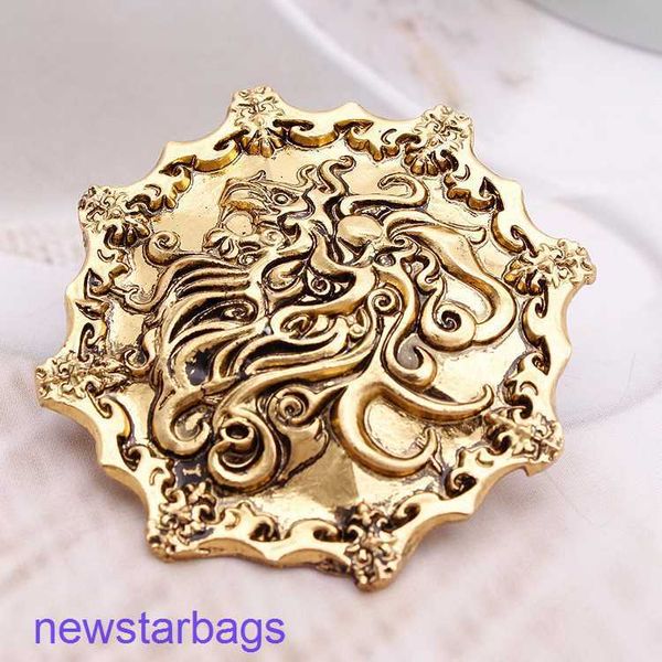 

manufacturer gift wholesale jewellery film surrounding song of ice and fire right game golden lion brooch direct sales, Gray