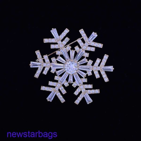 

manufacturer gift wholesale classic christmas versatile temperament snowflake brooch men's clothing accessories women's jewelry, Gray