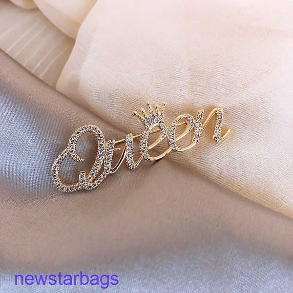 

manufacturer gift wholesale net red queen light proof letter brooch grade luxury fashion lovely clothing accessories girl, Gray