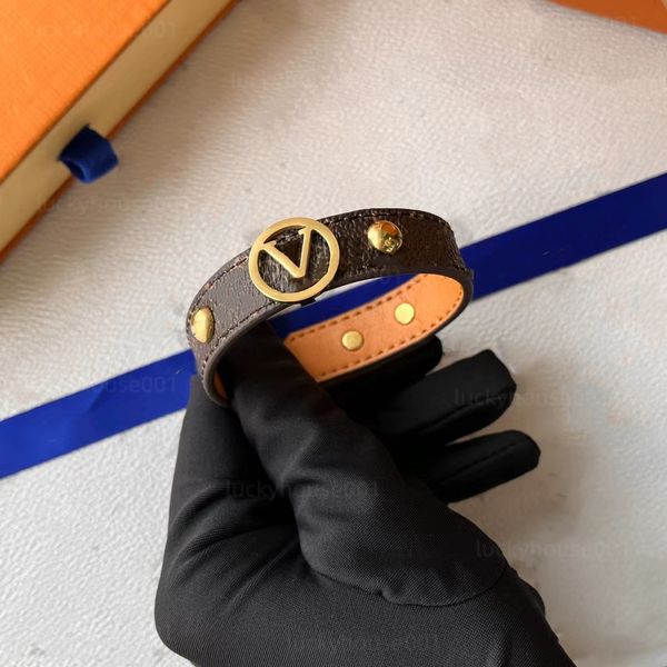 

european and american style charm bangle designer men and womens aging leather bracelet plaid letters metal pu fashion bracelet party gift s, Black